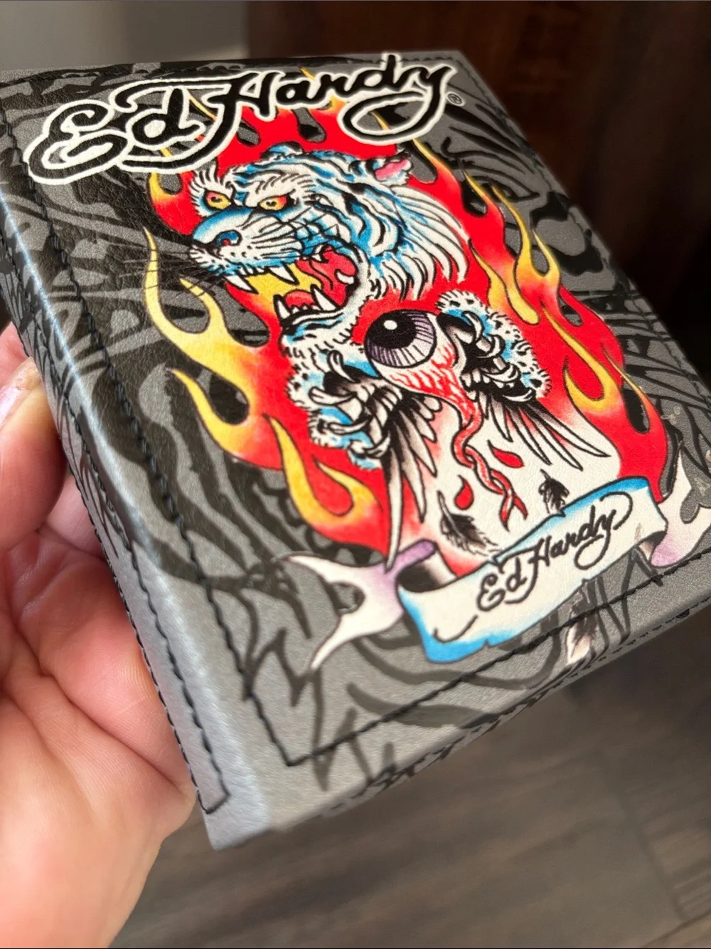 Ed Hardy Tiger Bifokd 4 card slot,bill slot,ID window painted logo,gift box